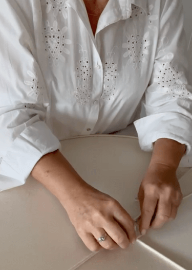 Fabrication artisanale d’abat-jours faits main par Murielle